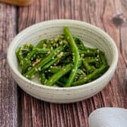 close up of garlic green beans